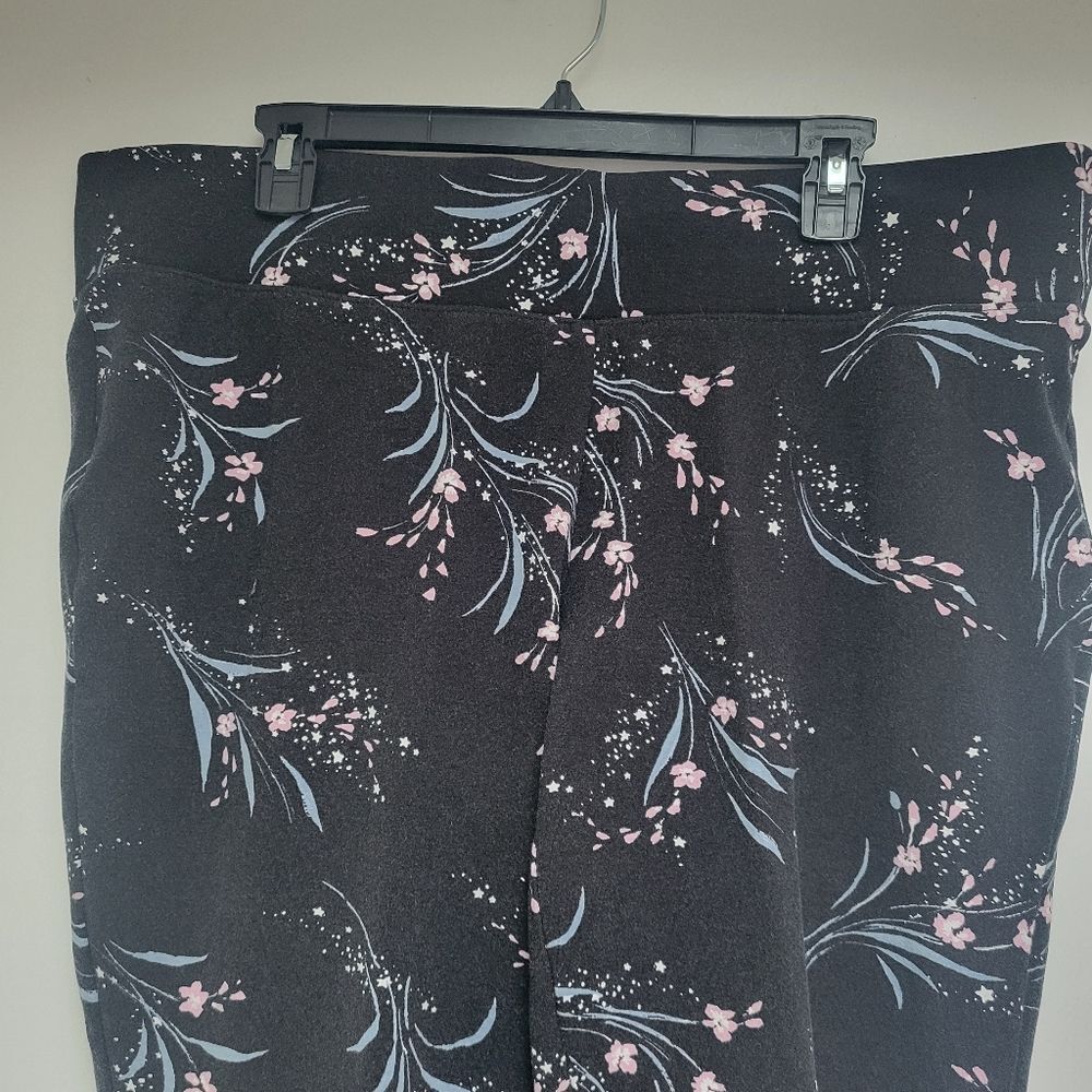 Torrid | Studio Ponte Slim Crop Pixie Pants Floral Print Pull On Stretch Sz 2X T - Picture 4 of 8